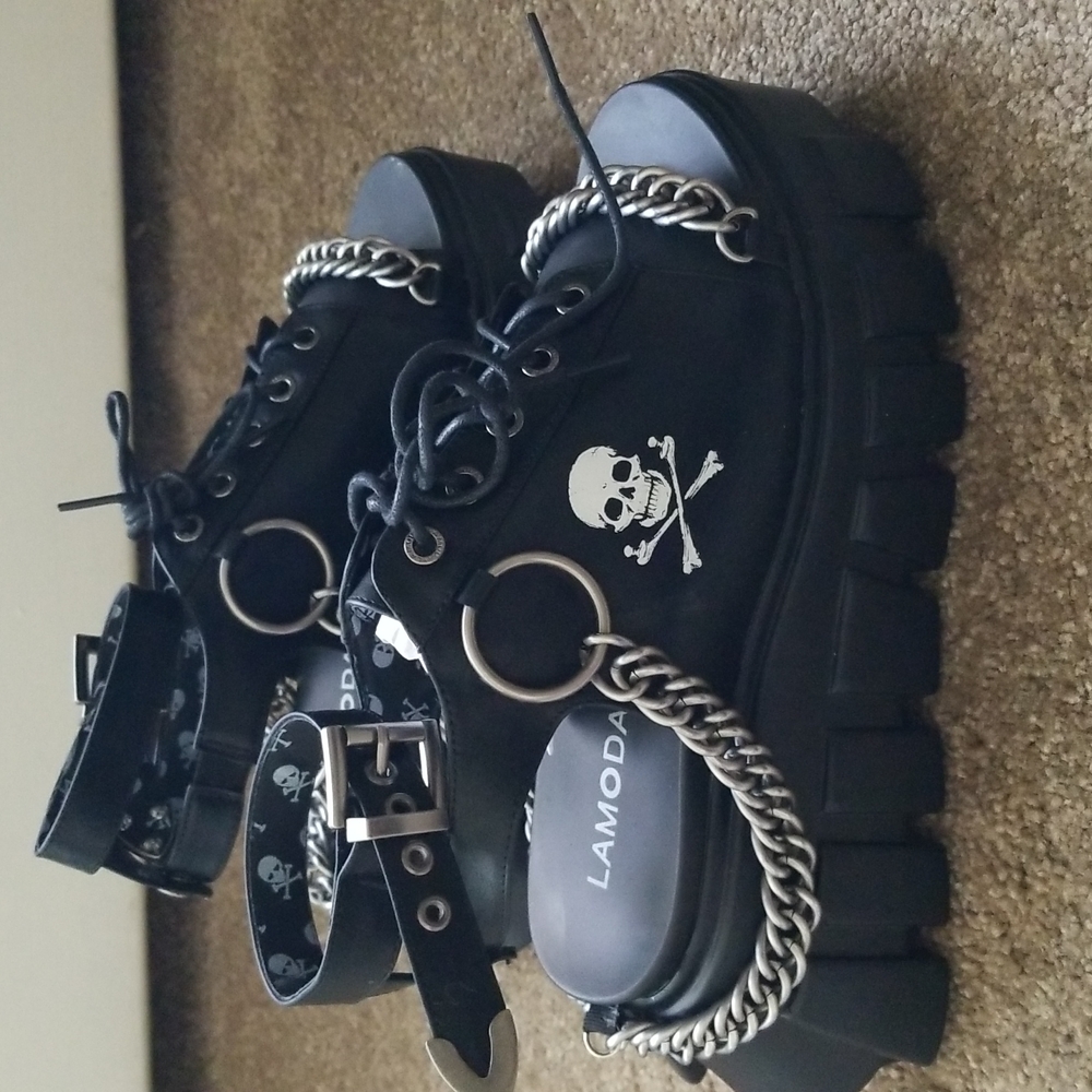 LAMODA SKULL SANDALS